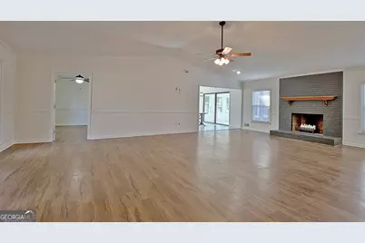 2260 Castle Lake Drive, Tyrone, GA 30290 - Photo 7