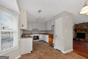 5473 Redwood Dr, Stone Mountain, GA 30087 - Photo 13