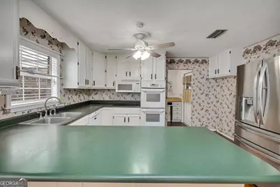 112 Meadows Way, Brunswick, GA 31525 - Photo 11