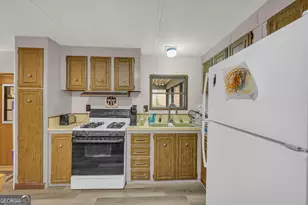 39 Valley View Dr, Lavonia, GA 30553 - Photo 13