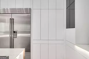 1005 Clementstone Dr, Atlanta, GA 30342 - Photo 27