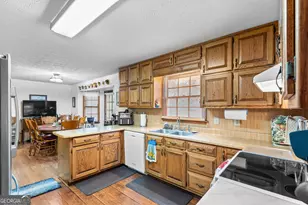 102 Hayes Cir, Rex, GA 30273 - Photo 13