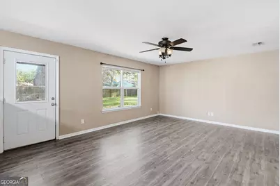 929 Pineland Avenue, Hinesville, GA 31313 - Photo 11