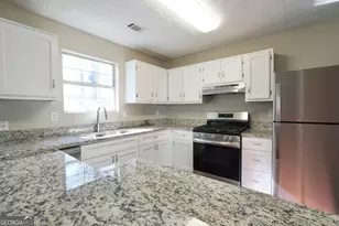 5702 Wells Cir, Stone Mountain, GA 30087 - Photo 5