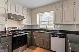 5170 Lost Dutchman Dr, Lithonia, GA 30038 - Photo 15