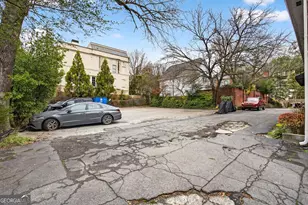 3668 Kingsboro Rd NE, Atlanta, GA 30319 - Photo 11