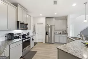 1067 Autumns Wood Cir E, Brunswick, GA 31525 - Photo 9