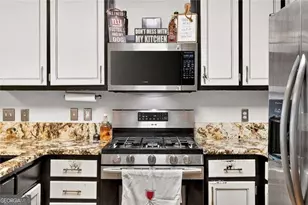 408 Strathmore Dr, Sharpsburg, GA 30277 - Photo 17