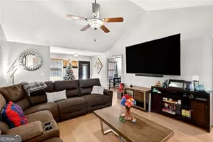 408 Strathmore Dr, Sharpsburg, GA 30277 - Photo 11