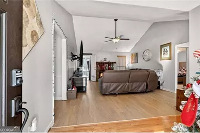 408 Strathmore Drive, Sharpsburg, GA 30277 - Photo 3