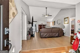 408 Strathmore Dr, Sharpsburg, GA 30277 - Photo 3