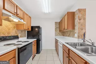 3027 Fair Creek Ct, Lithonia, GA 30038 - Photo 7