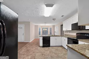 6463 Castle Ct Way, Lithonia, GA 30058 - Photo 17