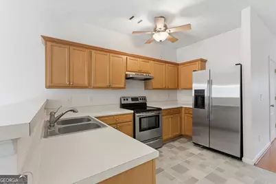 2818 Village Trc, East Point, GA 30344 - Photo 13