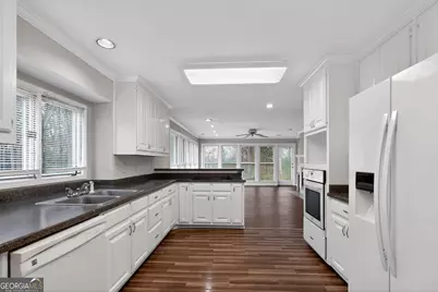 6251 Southland Forest Drive, Stone Mountain, GA 30087 - Photo 15