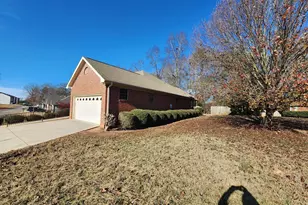 70 Golden Oaks Dr, Hartwell, GA 30643 - Photo 3