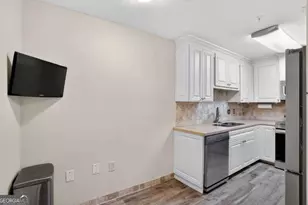 27207 Plantation Dr NE, Atlanta, GA 30324 - Photo 15