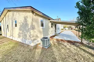 306 S Tillman St, Glennville, GA 30427 - Photo 3
