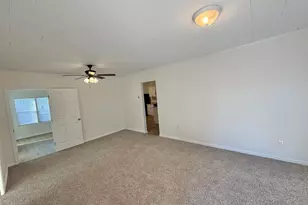 306 S Tillman St, Glennville, GA 30427 - Photo 5