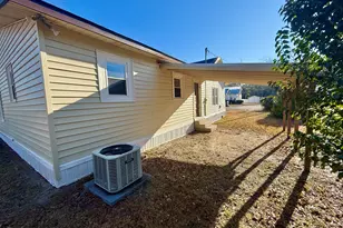 306 S Tillman St, Glennville, GA 30427 - Photo 21