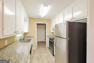 3338 Mansfield Ln, Snellville, GA 30039 - Photo 5