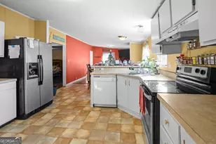 585 Brangus Ln, Collins, GA 30421 - Photo 3