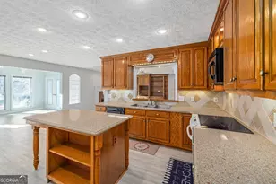 605 Chenocetah Dr, Cornelia, GA 30531 - Photo 9