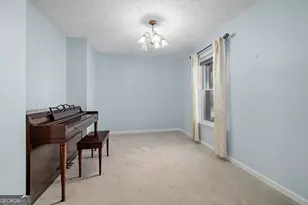 605 Chenocetah Dr, Cornelia, GA 30531 - Photo 3