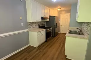 190 Oakwood Cir, Stockbridge, GA 30281 - Photo 3