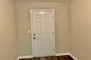 646 Lakes Cir, Lithonia, GA 30058 - Photo 3