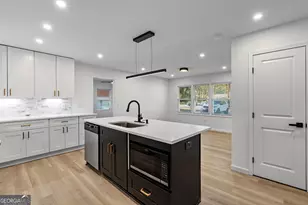 2592 Lois Ln SE, Atlanta, GA 30315 - Photo 11