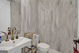 4012 Hazel Nut Ln, Atlanta, GA 30342 - Photo 21