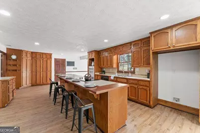 2865 White Court NE, Conyers, GA 30012 - Photo 3