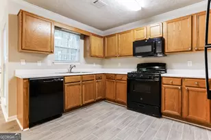 65 Shelby Bluff, Sharpsburg, GA 30277 - Photo 3