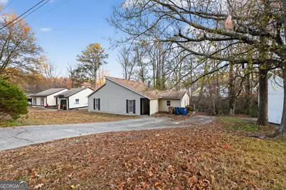 1009 Salisbury Trail, Riverdale, GA 30296 - Photo 3