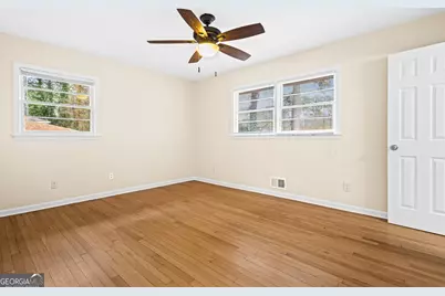 816 Valley Creek Drive, Stone Mountain, GA 30083 - Photo 9