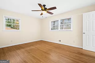 816 Valley Creek Dr, Stone Mountain, GA 30083 - Photo 9