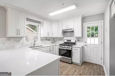 2294 Wellington Circle, Lithonia, GA 30058 - Photo 13