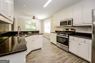 1017 Crown River Pkwy, McDonough, GA 30252 - Photo 5