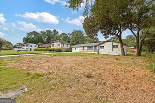 237 Sandra Dr NW, Lilburn, GA 30047 - Photo 3