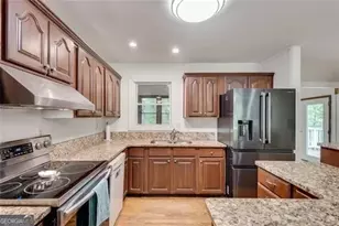 3990 Admiral Dr, Atlanta, GA 30341 - Photo 7