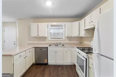 300 Carriage Lake Lane, Stockbridge, GA 30281 - Photo 9