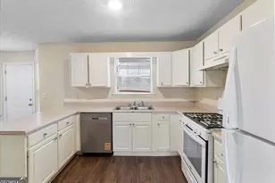 300 Carriage Lake Ln, Stockbridge, GA 30281 - Photo 9