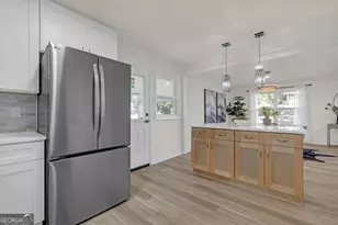 2418 Meadow Lark Dr, East Point, GA 30344 - Photo 9