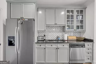 825 Highland Ln NE, Atlanta, GA 30306 - Photo 3