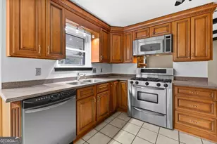 701 Leaning Oaks Dr, Savannah, GA 31410 - Photo 9