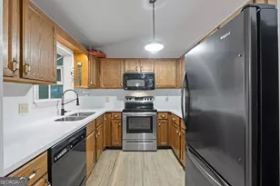 127 Circle H Dr, Sharpsburg, GA 30277 - Photo 7