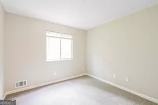 3865 Scarsborough Dr, Lawrenceville, GA 30044 - Photo 11