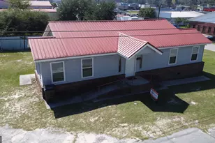 118 Pierce Ave, Swainsboro, GA 30401 - Photo 1