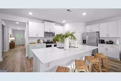 1053 Lakes Boulevard, Brunswick, GA 31525 - Photo 7